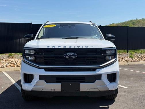 Oxford White 2025 Ford Expedition Max Platinum