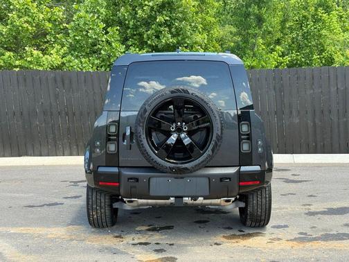 Carpathian 2026 Land Rover Defender P400 X-Dynamic SE