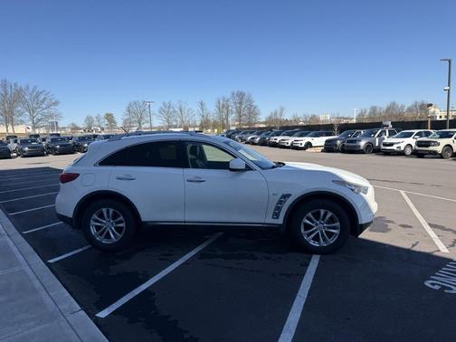 2016 INFINITI QX70 Base