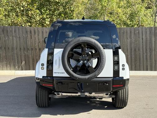 2026 Land Rover Defender X-Dynamic SE