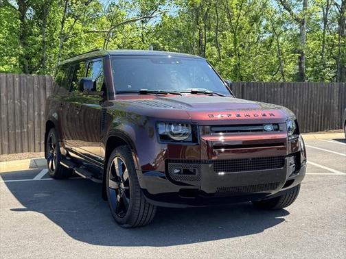 2025 Land Rover Defender 130 P400 X-Dynamic SE