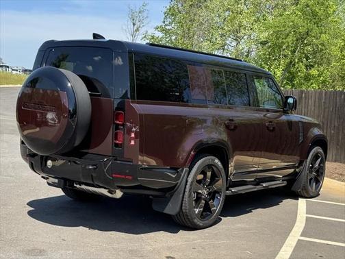 2025 Land Rover Defender 130 P400 X-Dynamic SE