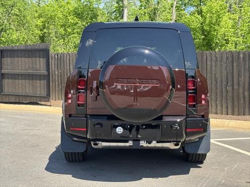 2025 Land Rover Defender 130 P400 X-Dynamic SE