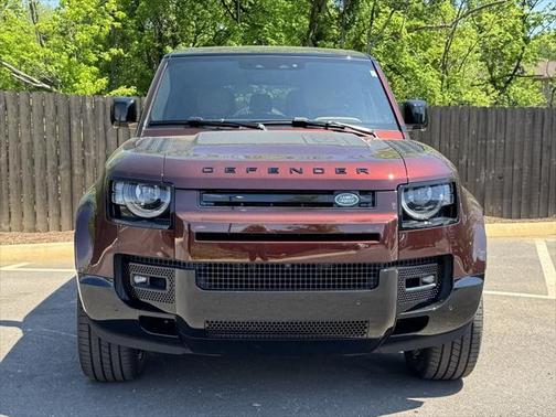 2025 Land Rover Defender 130 P400 X-Dynamic SE