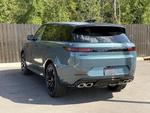 2025 Land Rover Range Rover Sport SE