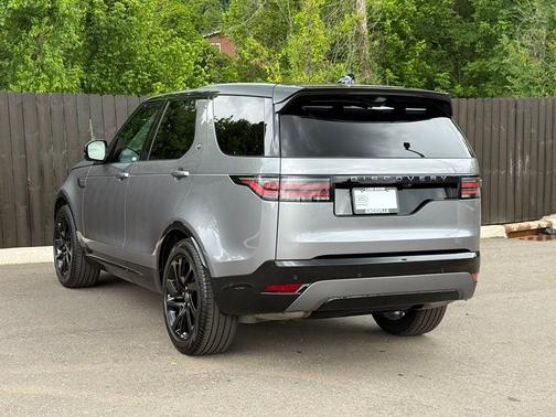 Eiger Grey Metallic 2025 Land Rover Discovery P360 Dynamic SE
