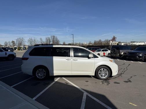 2015 Toyota Sienna XLE