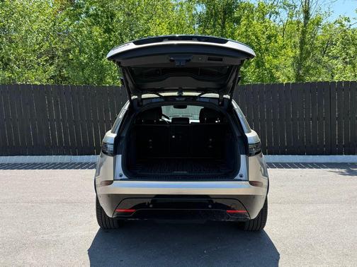 Batumi Gold Prem Met 2026 Land Rover Range Rover Velar P250 SE R-Dynamic