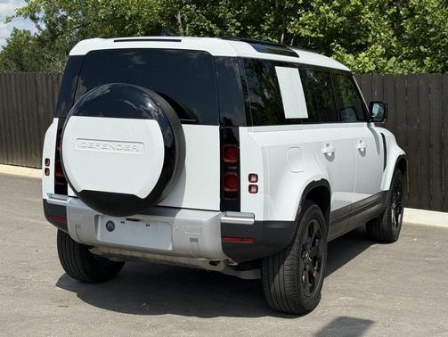 2025 Land Rover Defender 110 P300