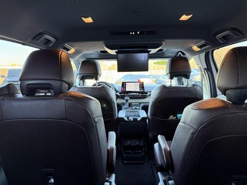 2023 Toyota Sienna Platinum 7 Passenger