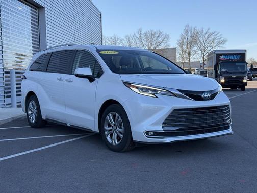 2023 Toyota Sienna Platinum 7 Passenger