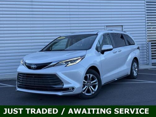 2023 Toyota Sienna Platinum 7 Passenger