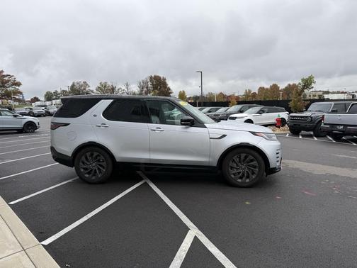 2023 Land Rover Discovery P300 S R-Dynamic