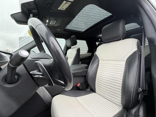 2023 Land Rover Discovery P300 S R-Dynamic