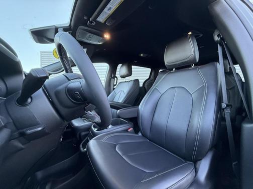2025 Chrysler Pacifica L