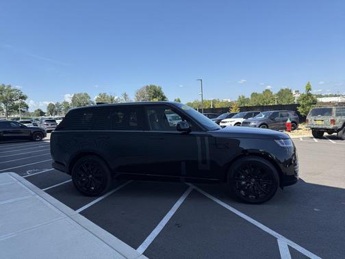 2025 Land Rover Range Rover P400 SE