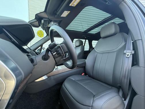 2025 Land Rover Range Rover P400 SE