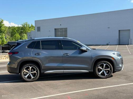 Platinum Gray Metallic 2025 Volkswagen Tiguan 2.0T SE