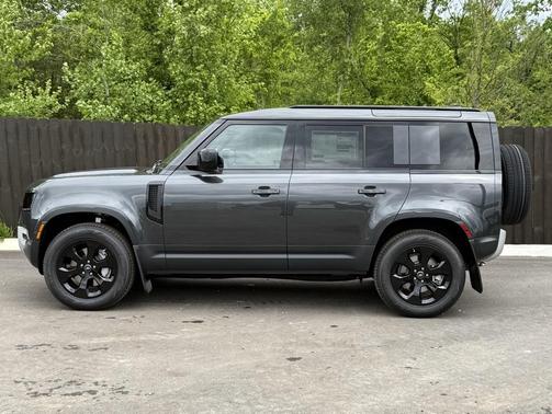 2025 Land Rover Defender 110 P300