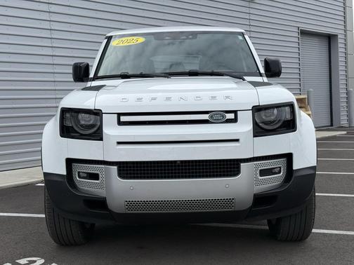 2025 Land Rover Defender 110 P300