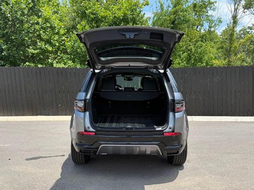Eiger Gray Metallic 2025 Land Rover Discovery Sport Dynamic SE
