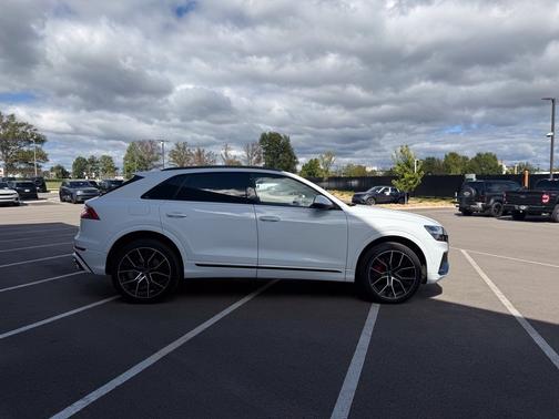 Glacier White Metallic 2021 Audi Q8 55 Prestige