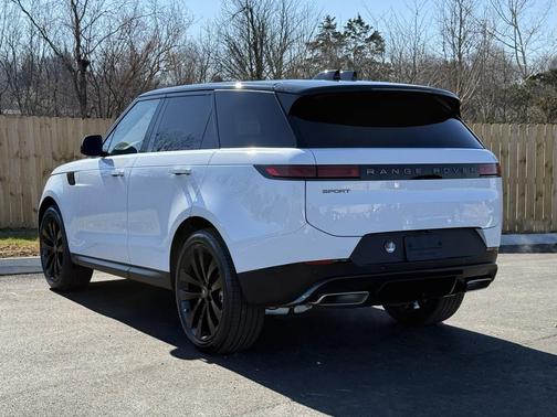 2025 Land Rover Range Rover Sport SE