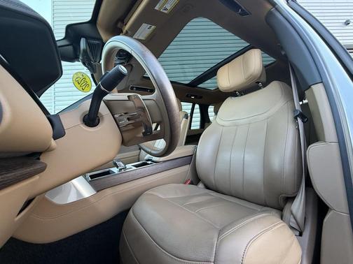 2025 Land Rover Range Rover P550e Autobiography