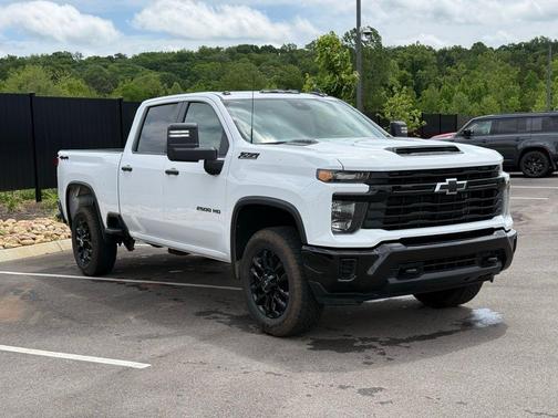 Summit White 2025 Chevrolet Silverado 2500 Custom