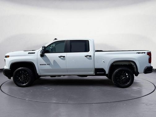 Summit White 2025 Chevrolet Silverado 2500 Custom