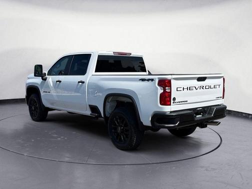 Summit White 2025 Chevrolet Silverado 2500 Custom