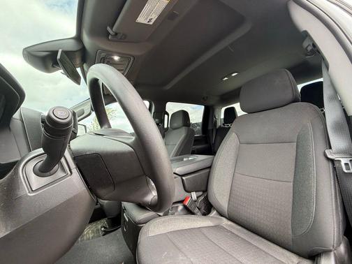 Summit White 2025 Chevrolet Silverado 2500 Custom