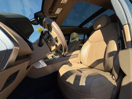 2025 Land Rover Range Rover P530 SE 7 Seat
