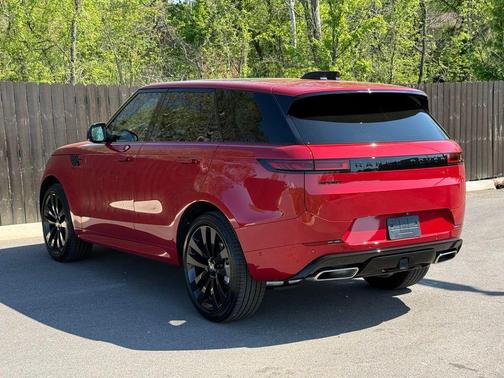 2025 Land Rover Range Rover Sport SE