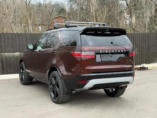 2026 Land Rover Discovery Tempest Edition