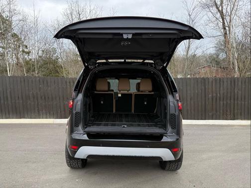 2026 Land Rover Discovery Tempest Edition