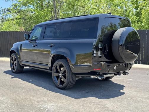 2025 Land Rover Defender V8