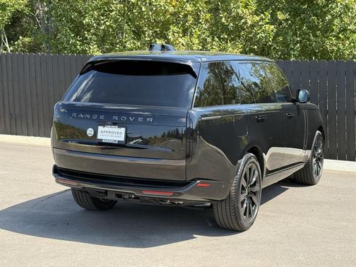 2025 Land Rover Range Rover P530 SE