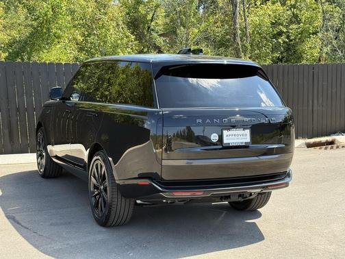 2025 Land Rover Range Rover P530 SE
