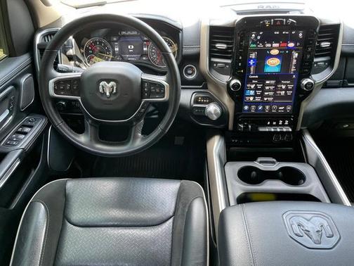 Photo 3 of 20 of 2019 RAM 1500 Laramie