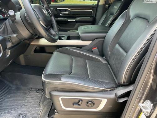 Photo 4 of 20 of 2019 RAM 1500 Laramie