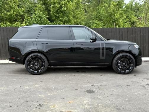 2025 Land Rover Range Rover P530 SE 7 Seat