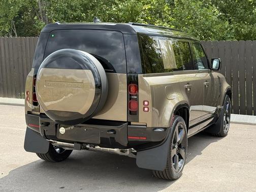 2025 Land Rover Defender 110 P400 X-Dynamic SE