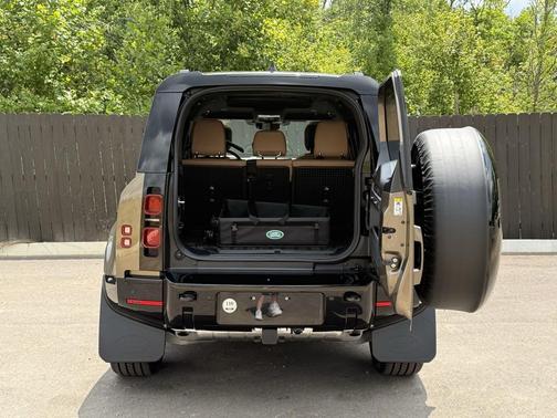 2025 Land Rover Defender 110 P400 X-Dynamic SE