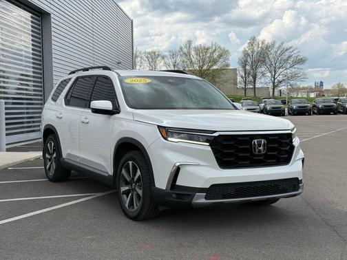 Platinum White Pearl 2025 Honda Pilot Touring 8-Passenger
