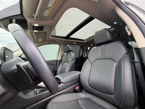 Platinum White Pearl 2025 Honda Pilot Touring 8-Passenger