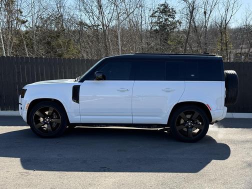 2021 Land Rover Defender 110 SE