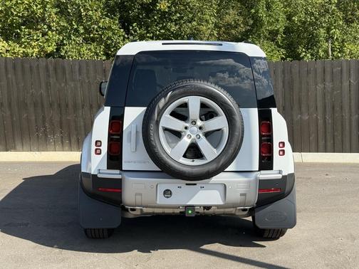 2025 Land Rover Defender 110 P300