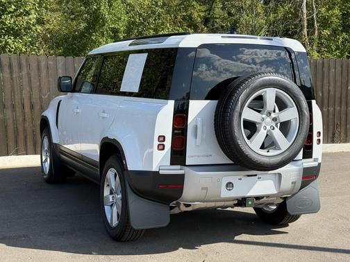 2025 Land Rover Defender 110 P300