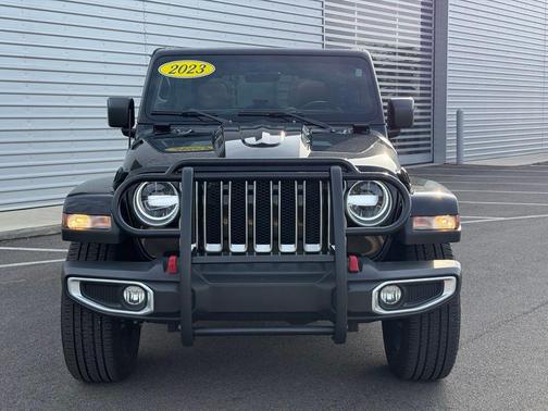Black Clearcoat 2023 Jeep Wrangler 4-Door Sahara 4x4